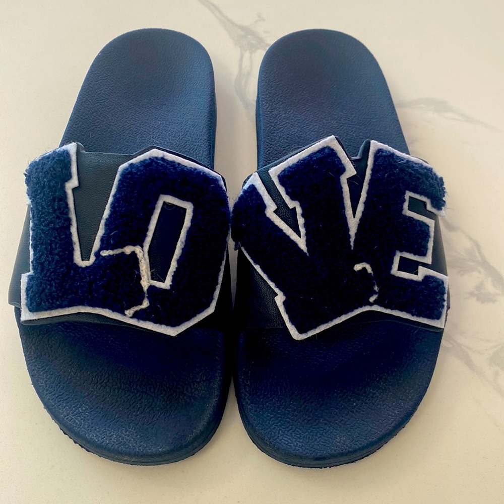 Tory Burch “LOVE” Slides size 6